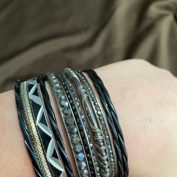 Black and silver bangle bracelets🎄 - Picture 4 of 5